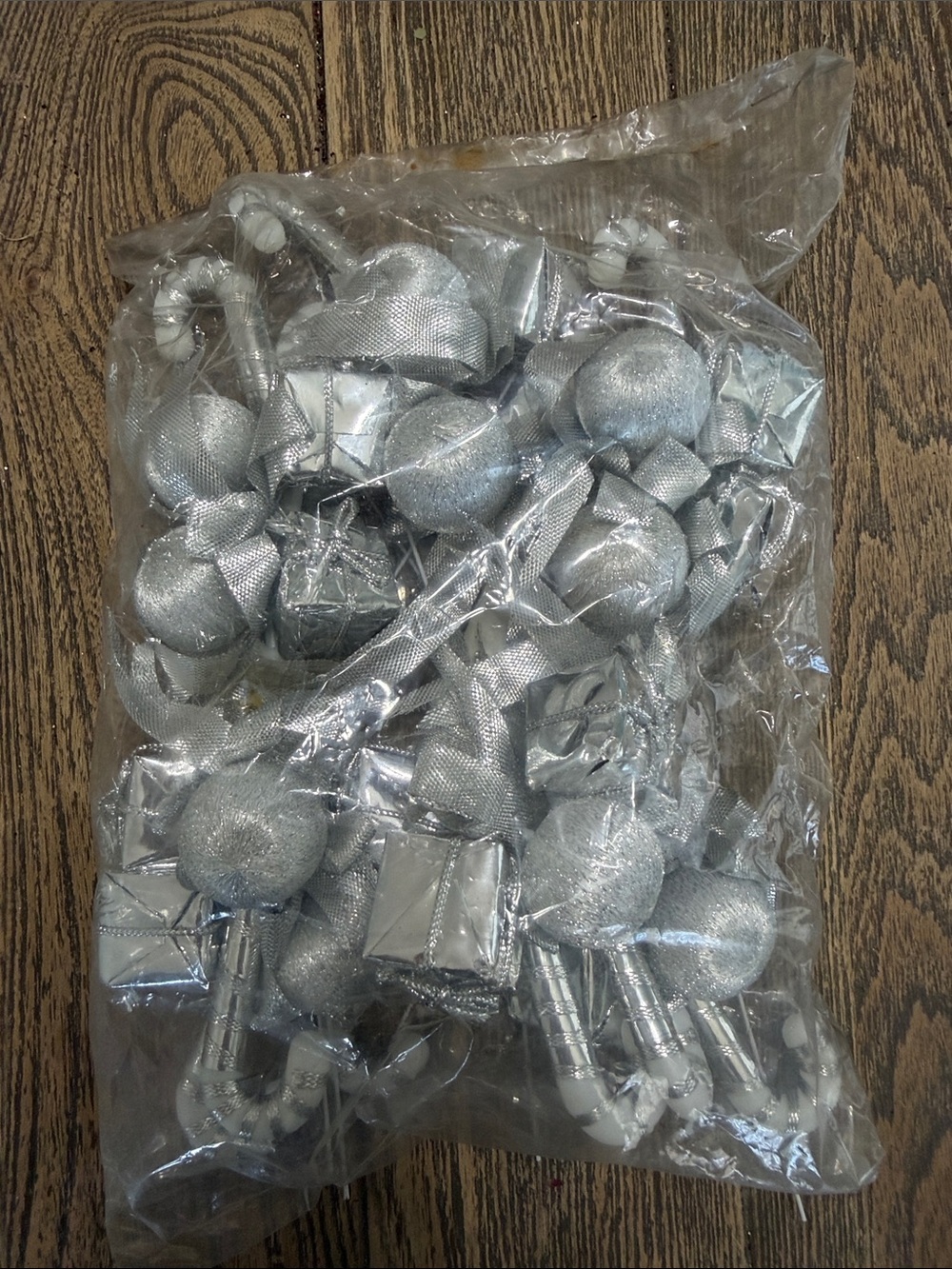 VTG Silver Glitter Holiday Garland with Mini Gift & Ornament Accents Crafts